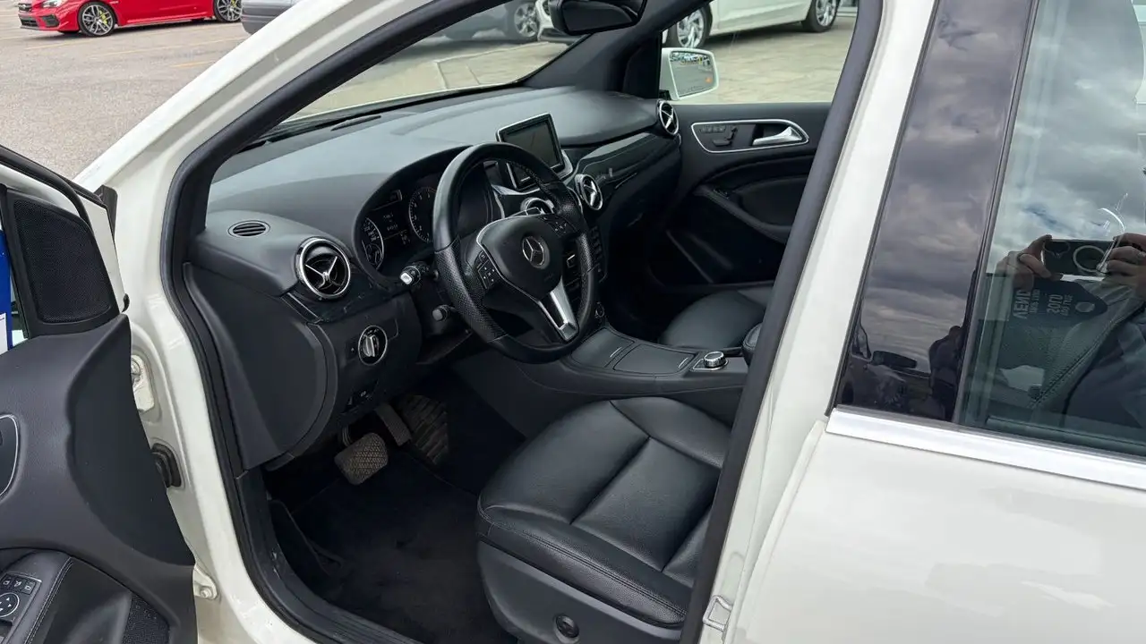 Mercedes-Benz B-Class снимка Mercedes-Benz B-Class
