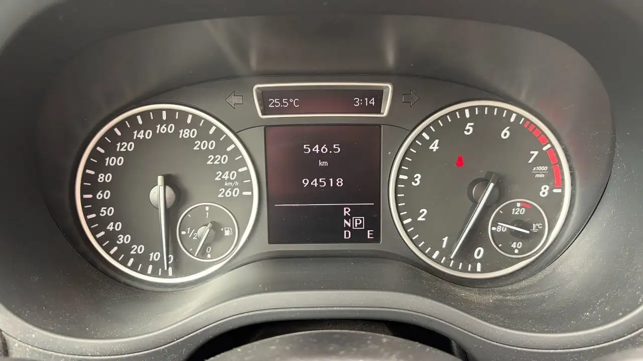Mercedes-Benz B-Class снимка Mercedes-Benz B-Class