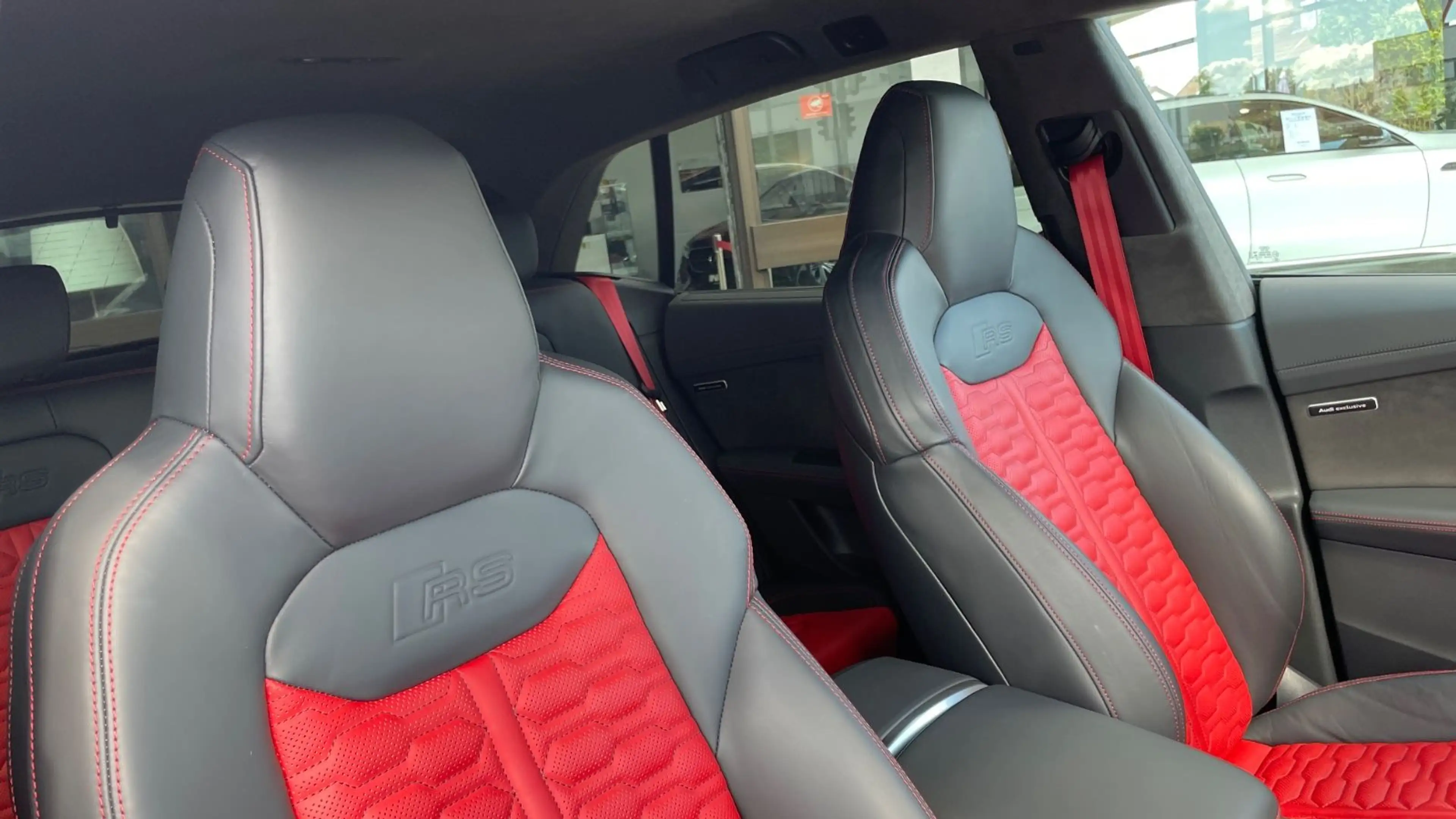 Audi RS Q8 *Dynamik Plus*305 KM/h*23 Zoll*Top!Wie neu! — photo 12