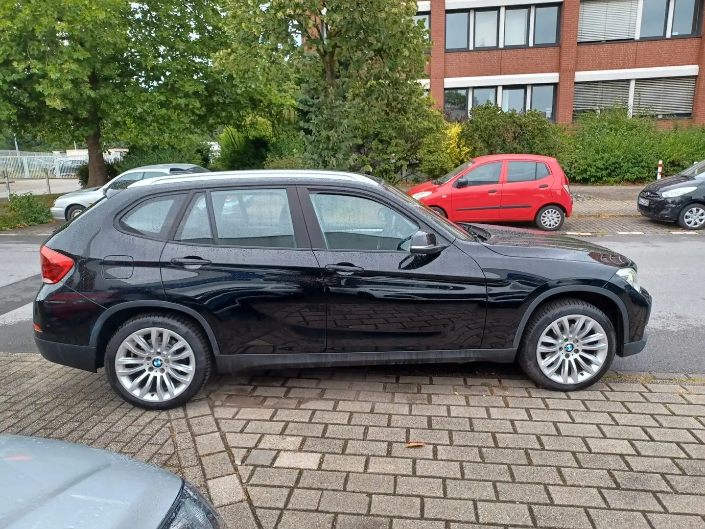 BMW X1 18 d xDrive SPORT LINE Allrad+Automatik Noir - 2