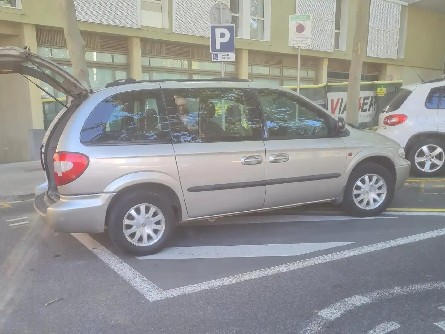 Chrysler Voyager Voyager 2.4 SE SE Silber - 2