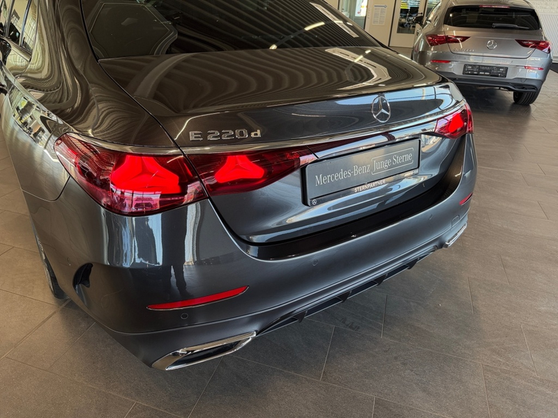 Mercedes-Benz E 220 d  AMG+MBUX+PANO+DISTR+NIGHT+LED+KAMERA — photo 10