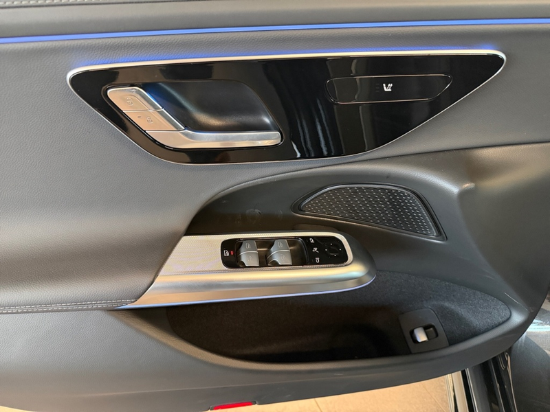 Mercedes-Benz E 220 d  AMG+MBUX+PANO+DISTR+NIGHT+LED+KAMERA — photo 4