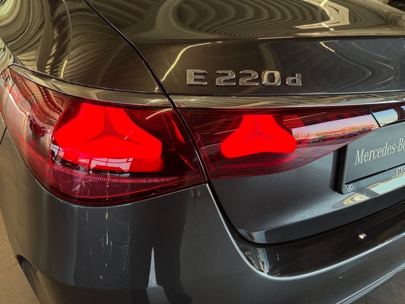 Mercedes-Benz E 220 d  AMG+MBUX+PANO+DISTR+NIGHT+LED+KAMERA — photo 9