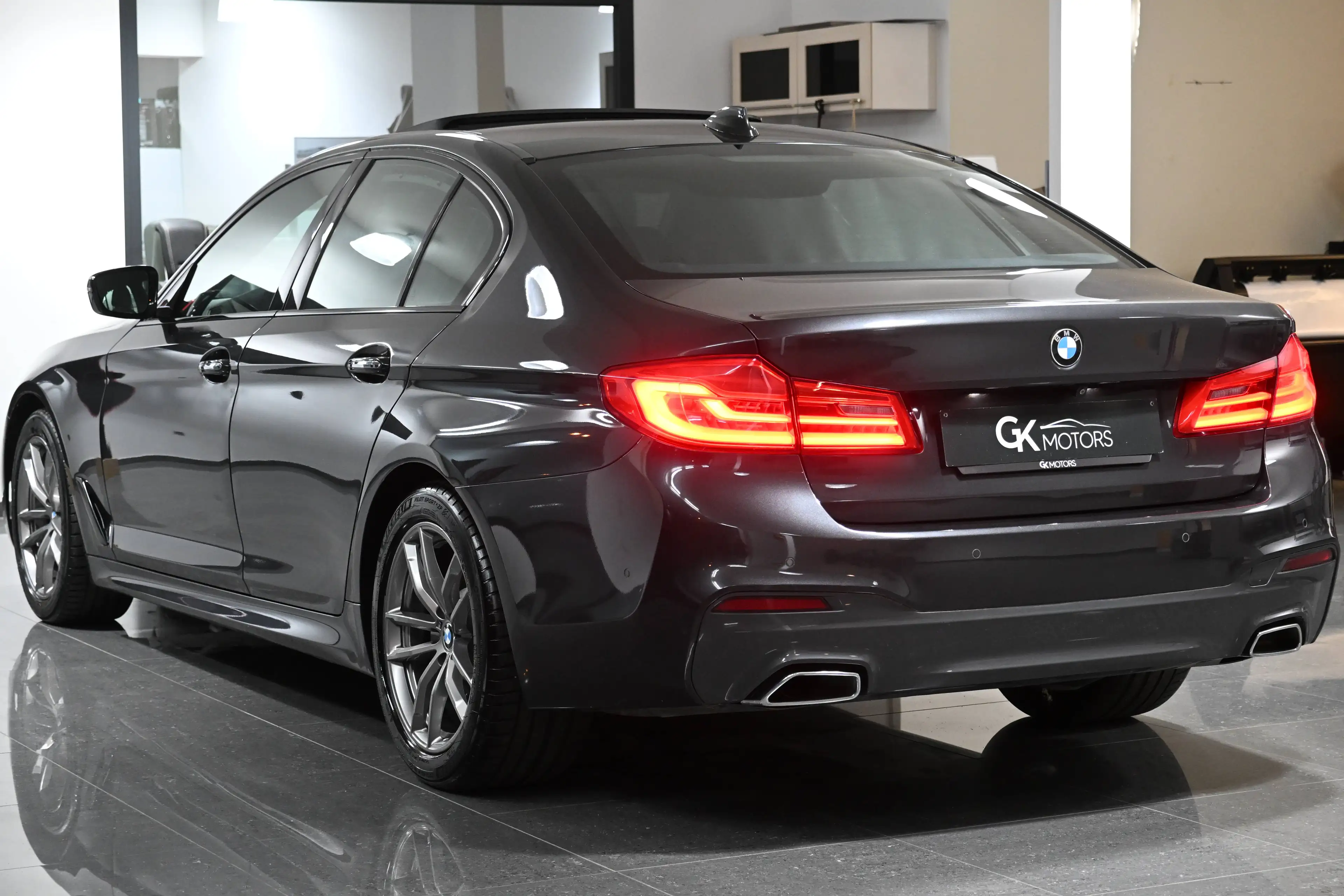 BMW 520 dAS | M Sportpakket | Automaat F1 | Opendak | Camera | Navigatie | Xenon | Leder | Ambient | FULL Model 2019 — photo 11