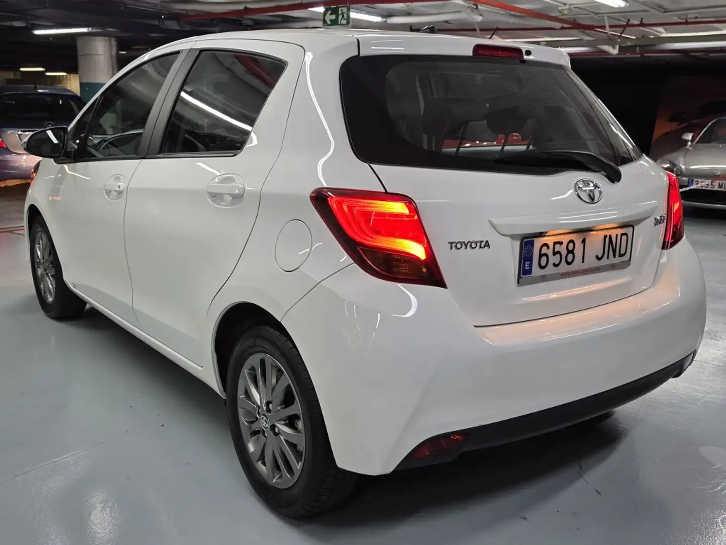 Toyota Yaris 1.3 Advance Blanc - 2