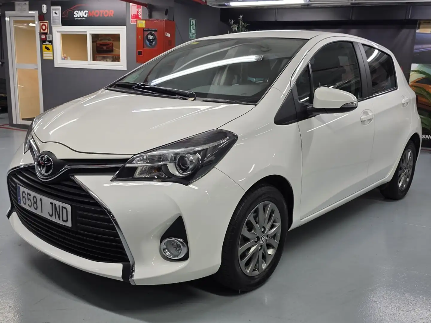 Toyota Yaris 1.3 Advance Blanc - 1