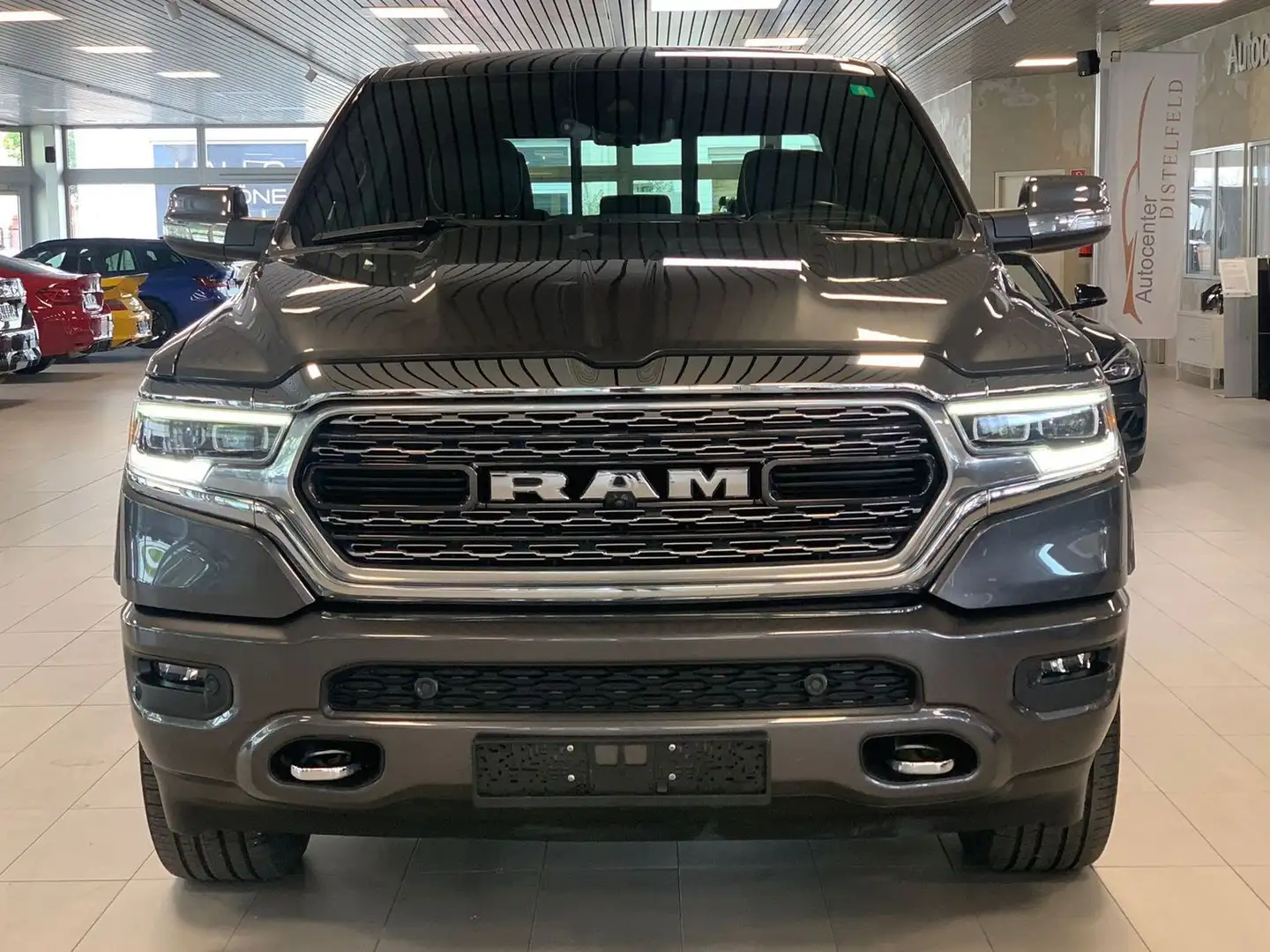 Dodge RAM 1500  LIMITED 4x4 Crew Cab 5,7l V8 HEMI Grau - 2