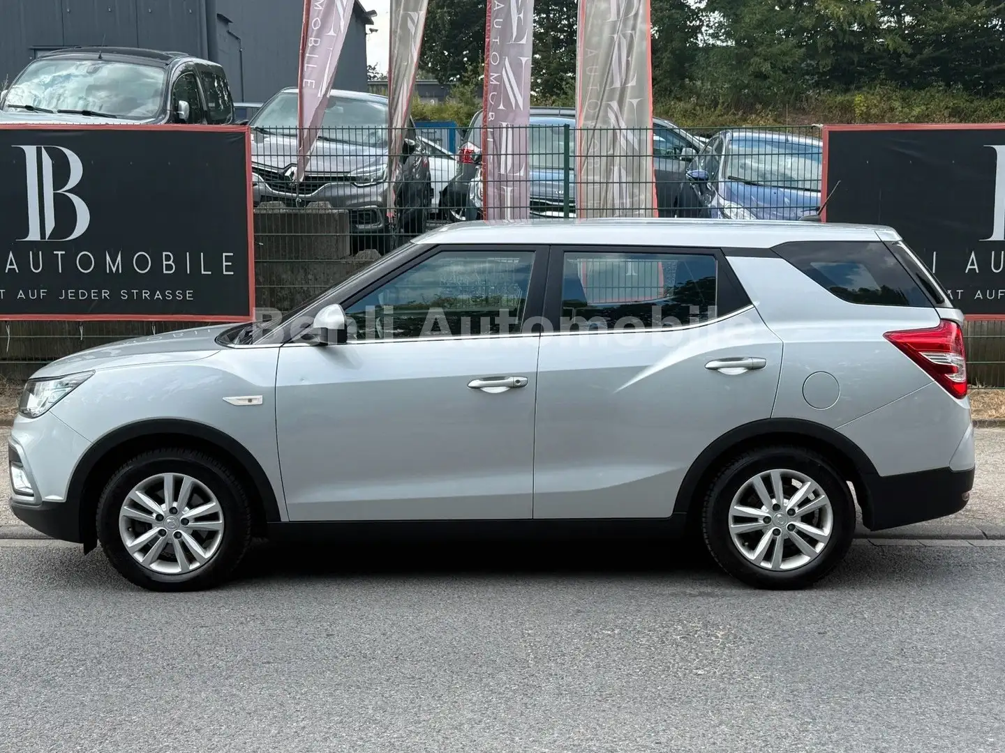 SsangYong XLV 1.6 e-XGi 160 QUARTZ 2WD/NAVI/AHK/TMP/KAMERA Silber - 2