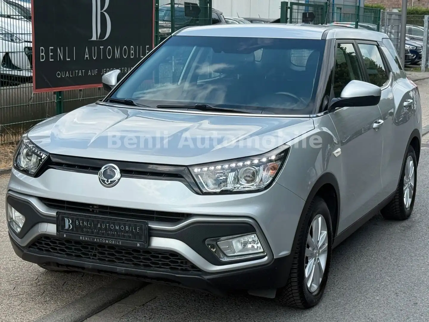 SsangYong XLV 1.6 e-XGi 160 QUARTZ 2WD/NAVI/AHK/TMP/KAMERA Silber - 1