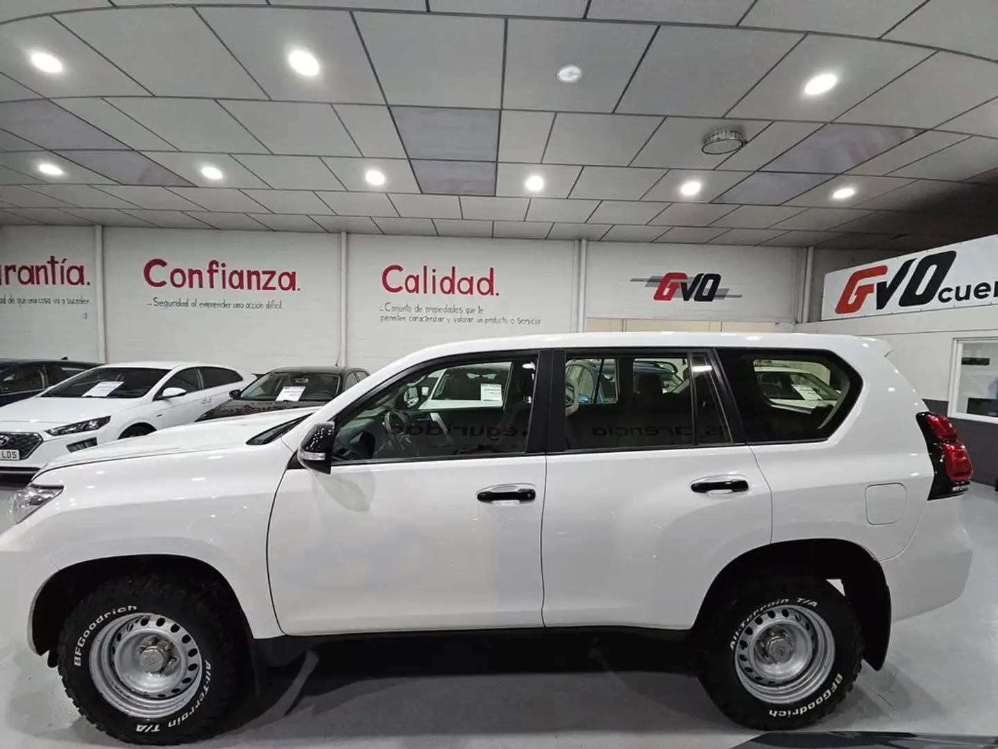 Toyota Land Cruiser 2.8 D-4D 177CV GX Blanc - 2