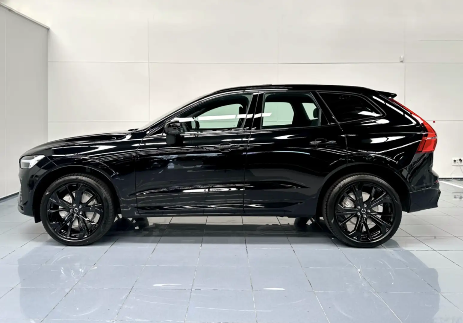 Volvo XC60 B5 Black Edition Plus Dark AWD Aut. Negro - 2