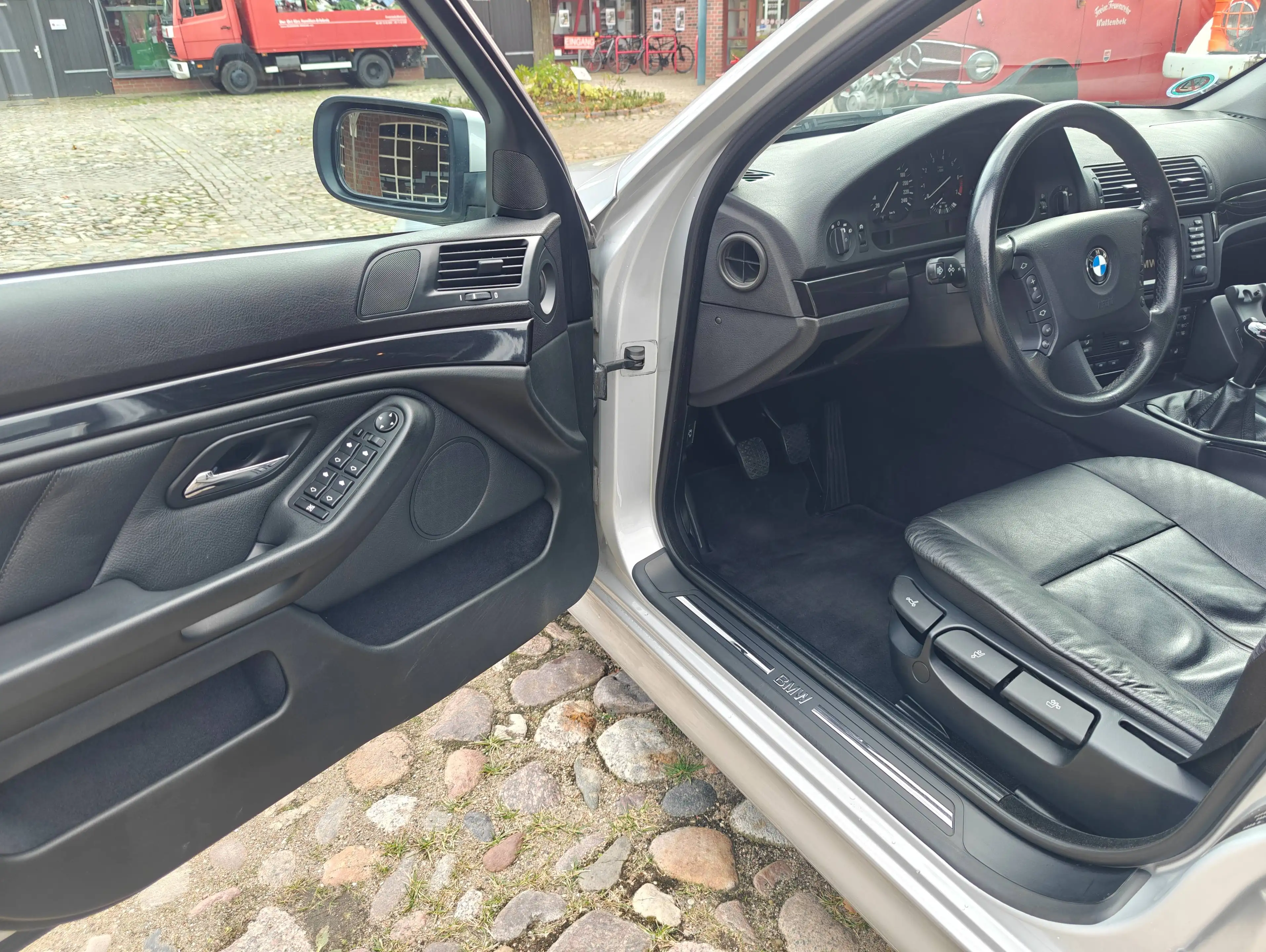 BMW 525 525i / 2 Hand / Leder / Navi Pro / SHD / Klimaautomatik — photo 8