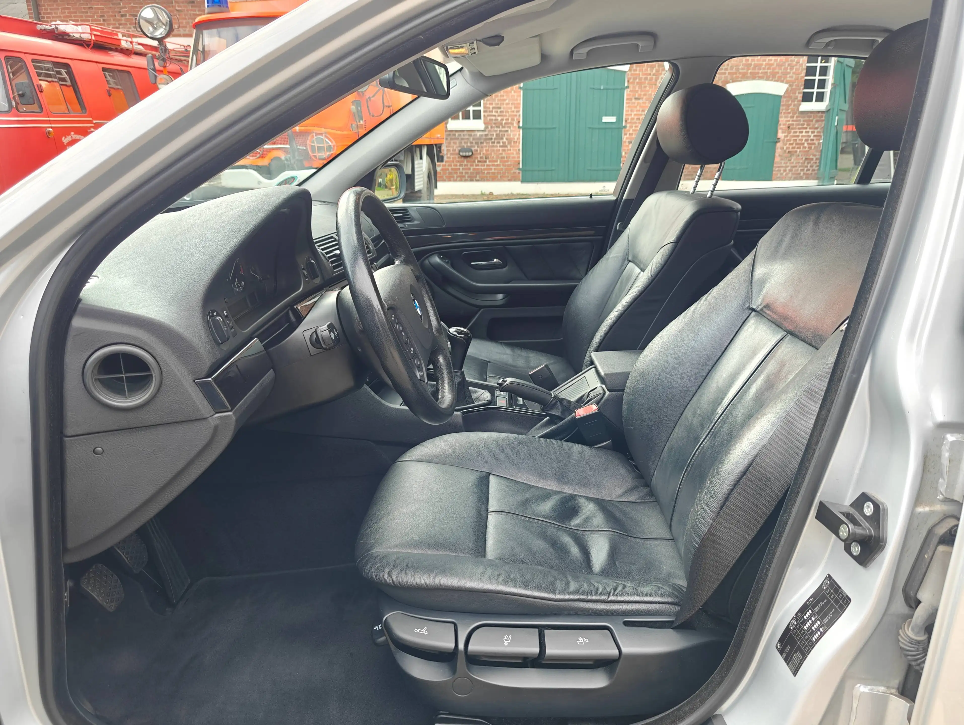 BMW 525 525i / 2 Hand / Leder / Navi Pro / SHD / Klimaautomatik — photo 9