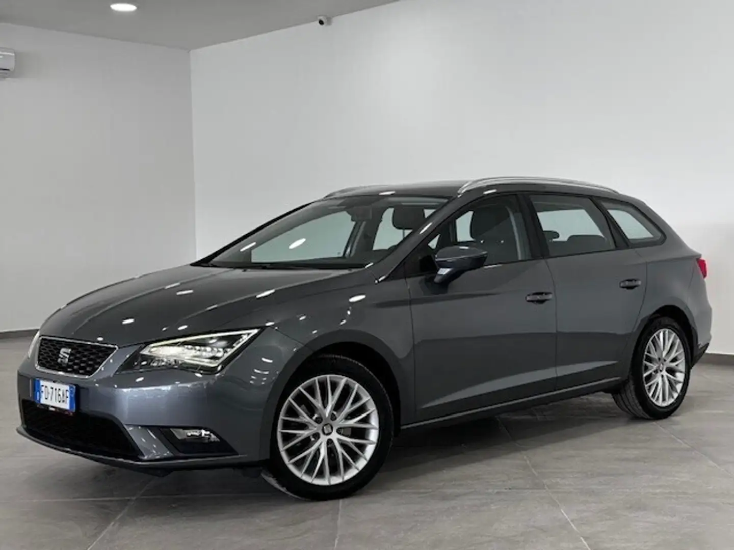SEAT Leon 1.6 TDI 105 CV ST Start/Stop Business NAVI Grigio - 1