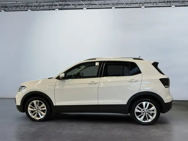 Volkswagen T-Cross view 3