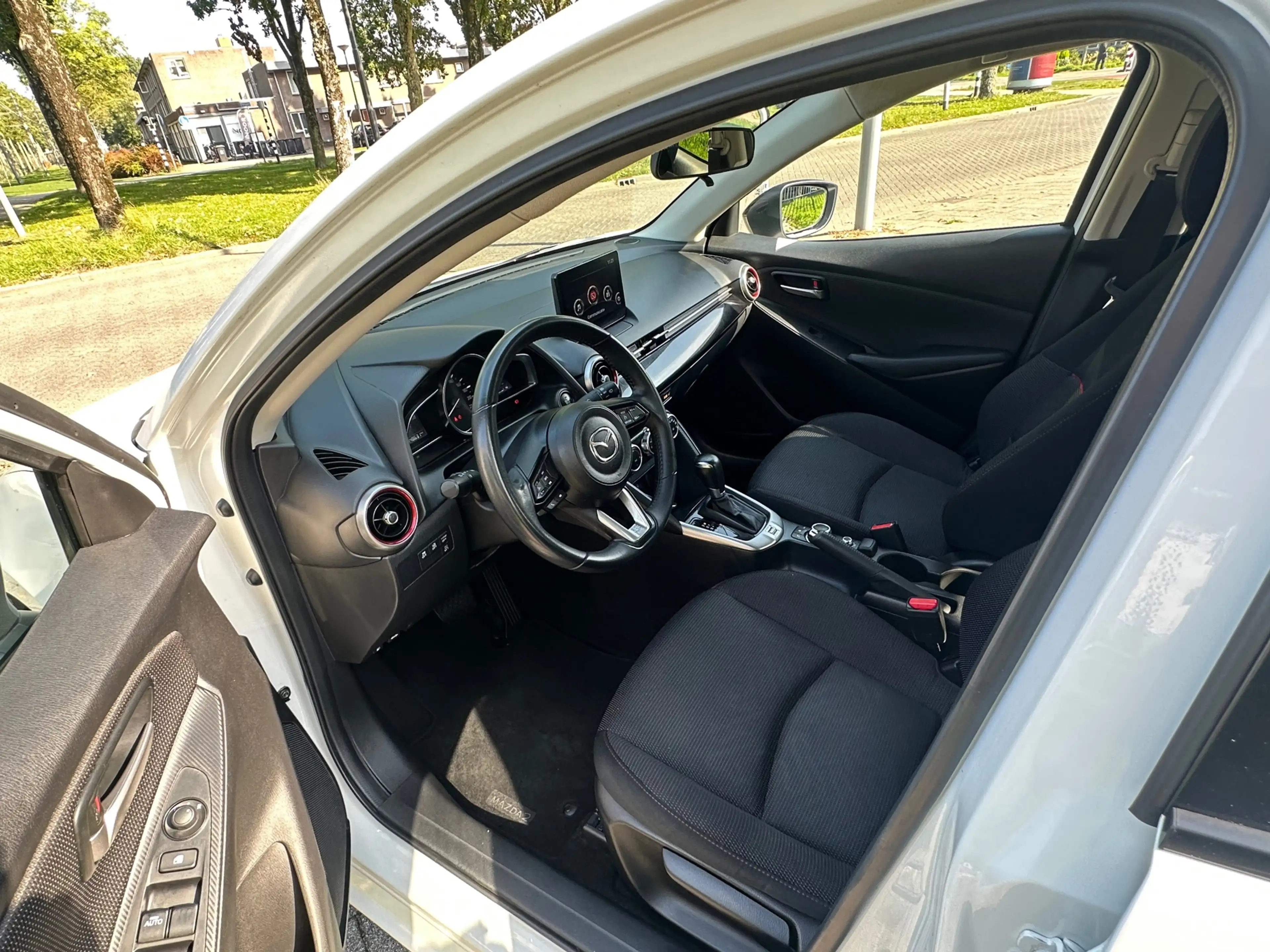 Mazda 2 1.5 Skyactiv-G Signature — photo 14
