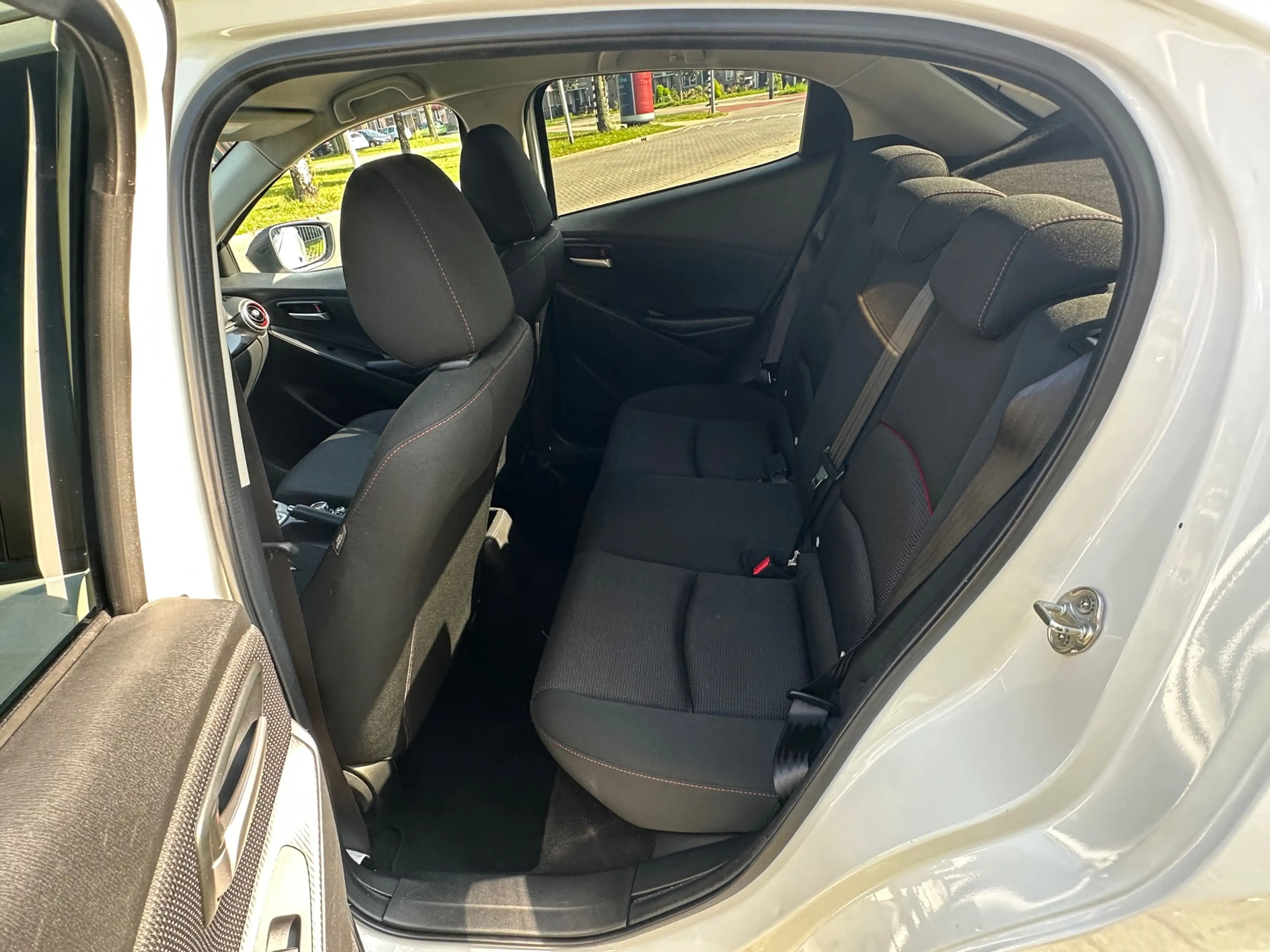 Mazda 2 1.5 Skyactiv-G Signature — photo 15
