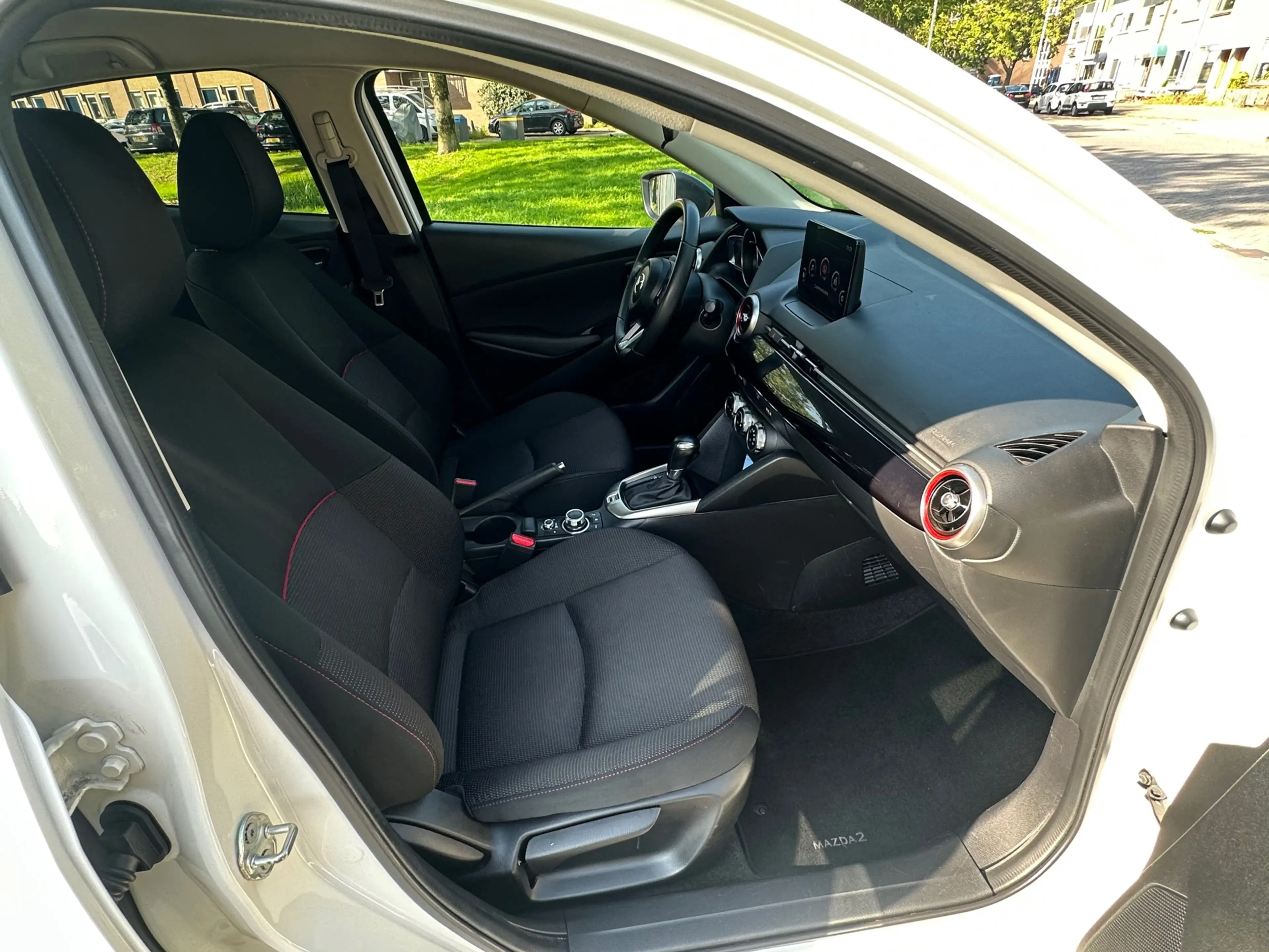 Mazda 2 1.5 Skyactiv-G Signature — photo 13