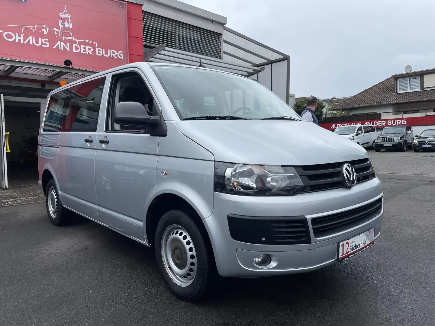 Volkswagen T5 Transporter Kombi *7 Sitzer+ PDC+ Navi + Klima Grijs - 1
