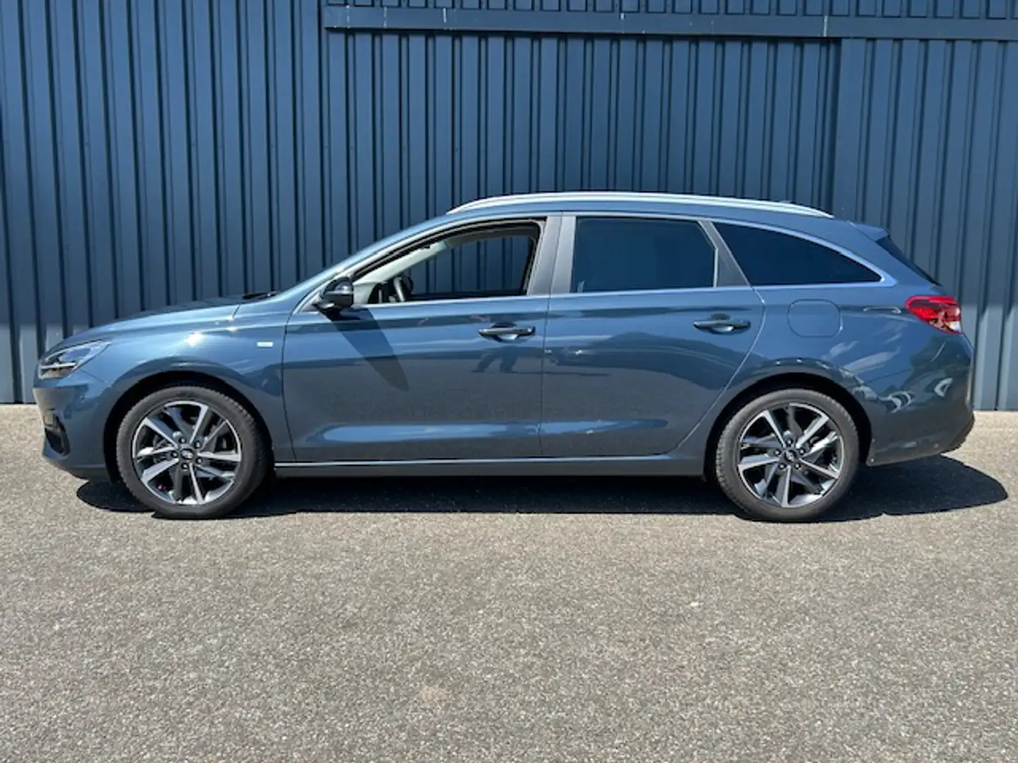 Hyundai i30 Wagon 1.5 T-GDI 48V 160pk Premium I Trekhaak Blauw - 2