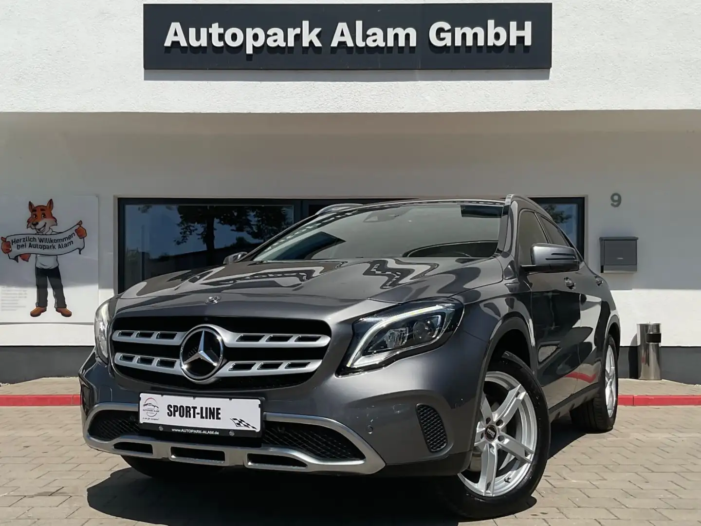 Mercedes-Benz GLA 220 4M. Aut. LED Navi Teilleder 360° Gris - 1
