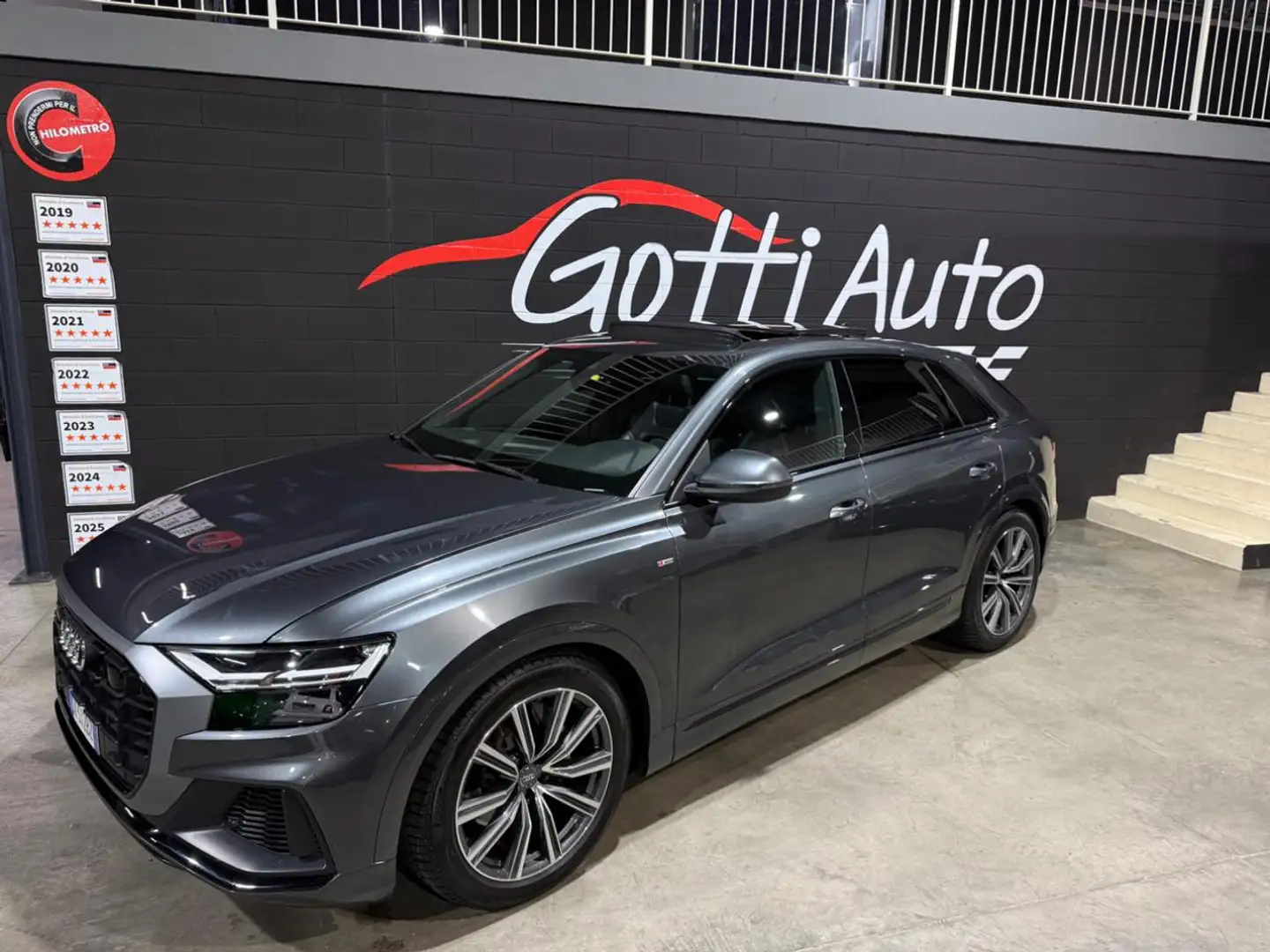 Audi Q8 50 TDI 286 CV S LINE TETTO HYBRID Grijs - 2