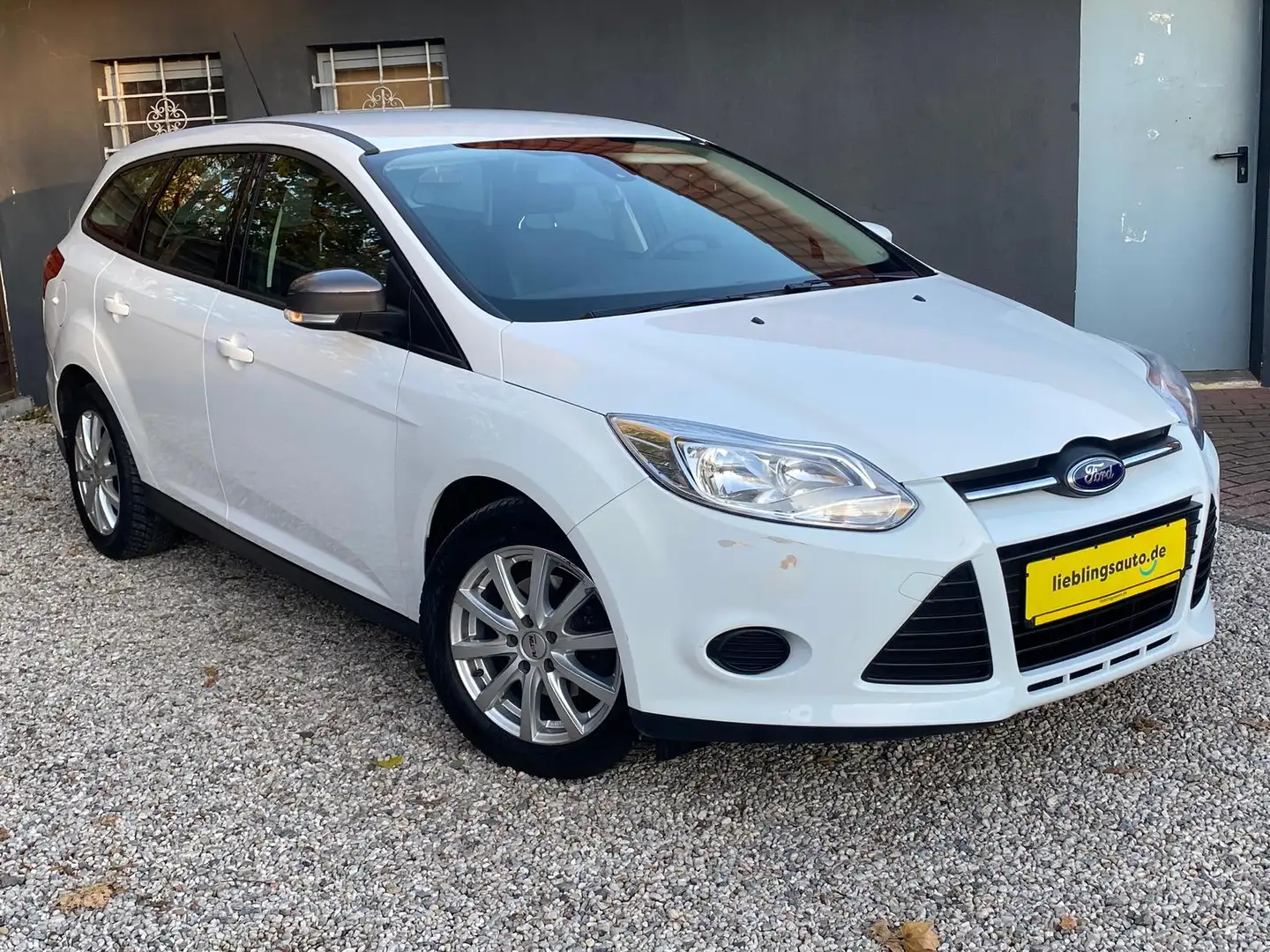 Ford Focus Turnier 1.6 TDCi Trend Klima AHK Bluetooth Weiß - 2