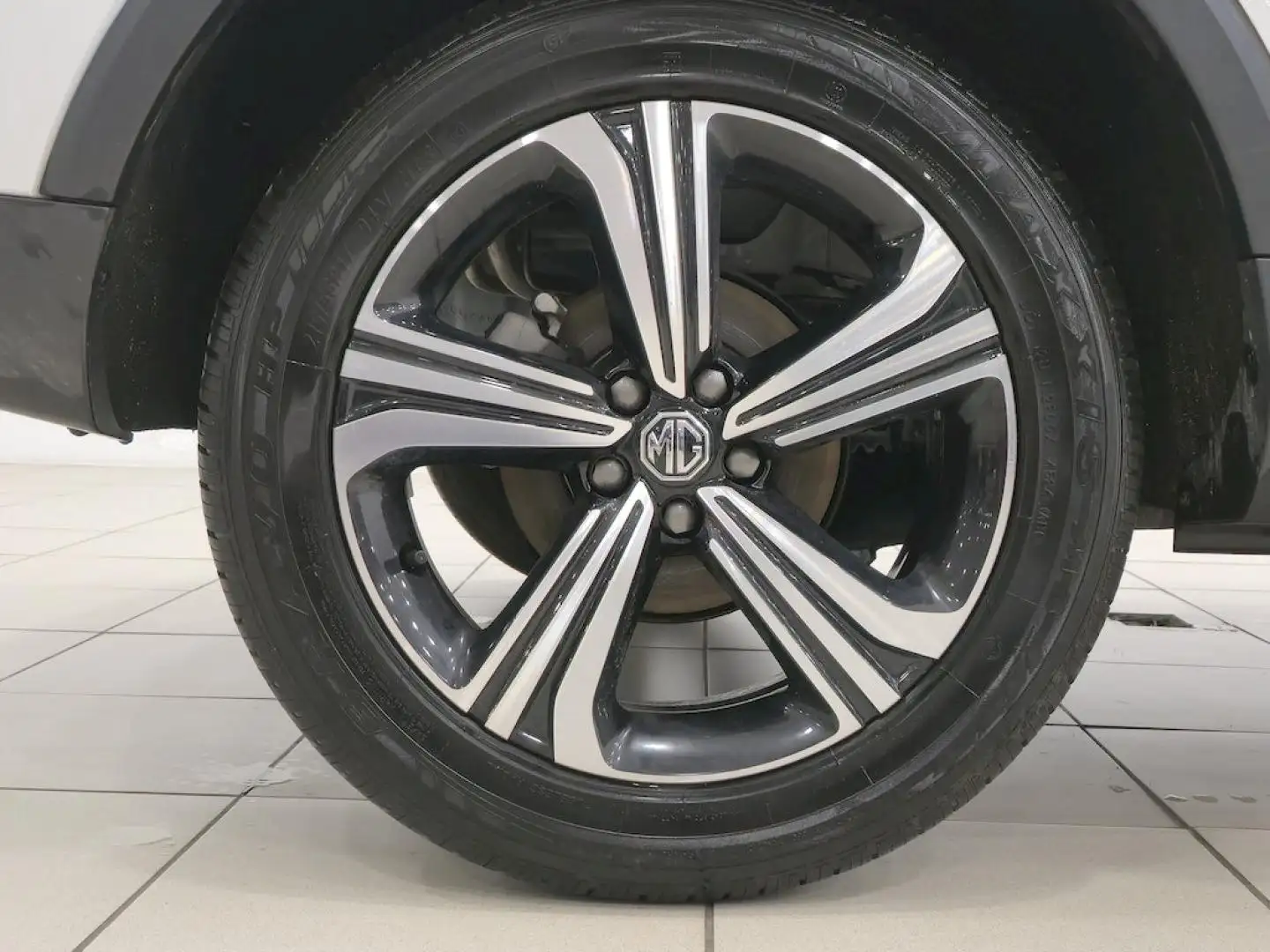 MG ZS 1.5 Comfort Weiß - 2