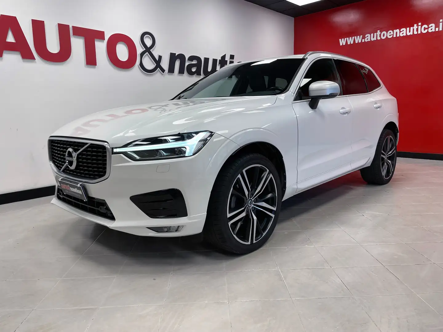 Volvo XC60 2.0 D4 R-DESIGN AWD GEARTRONIC Bianco - 1
