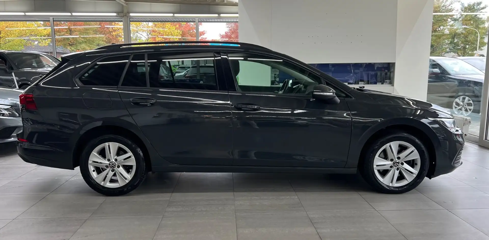 Volkswagen Golf VIII*Variant*Life*Navi*Kamera*Massage* Grau - 2