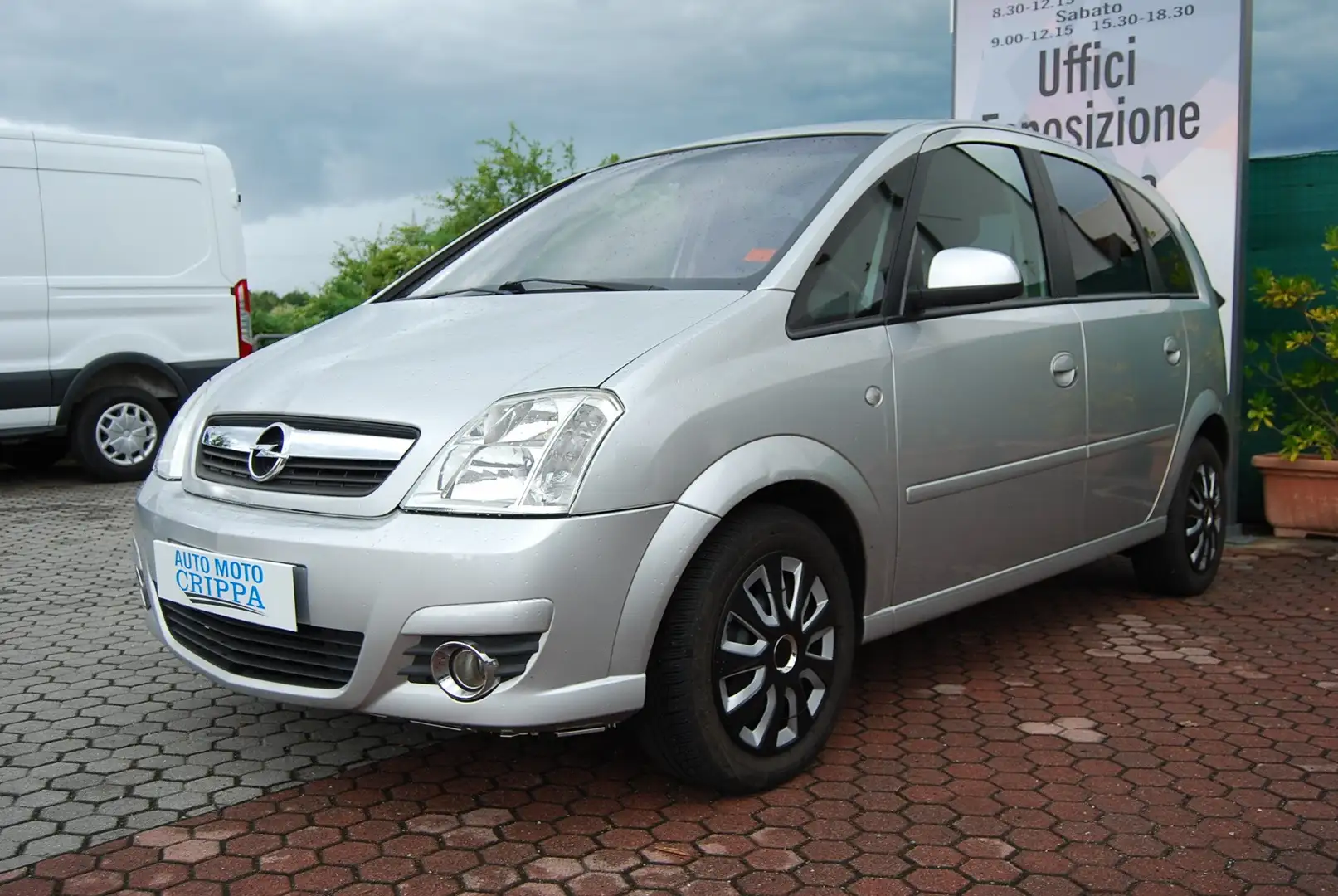 Opel Meriva 1.6 BENZINA 105cv CAMBIO AUTOMATICO Plateado - 1