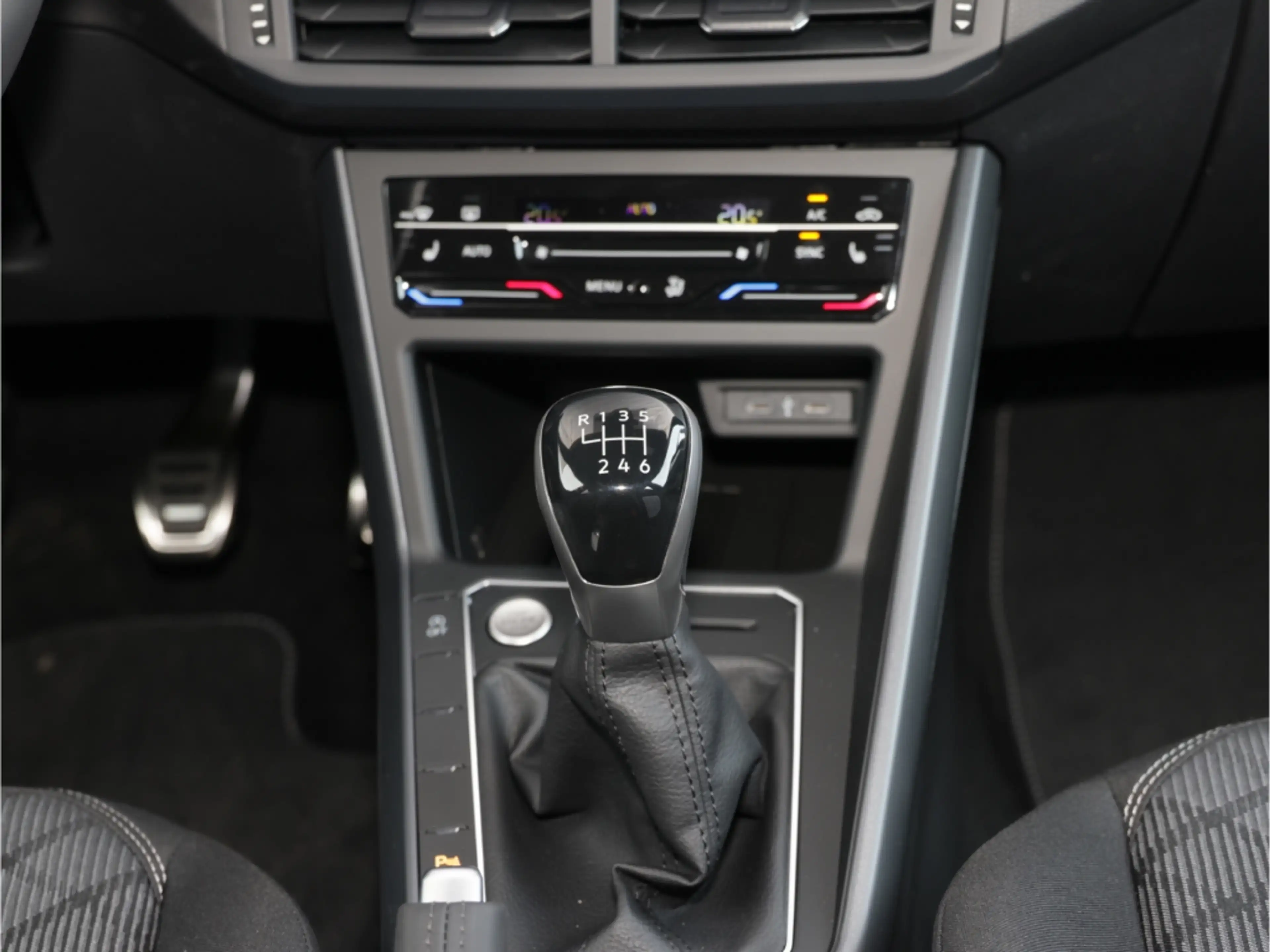 Volkswagen Taigo R-Line 1.0 TSI 6-Gang IQ Light — photo 11