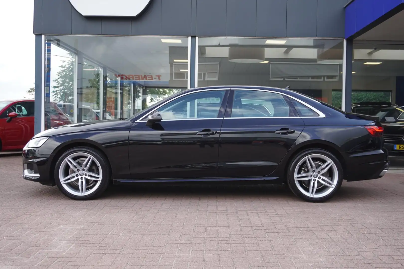Audi A4 Limousine 35 TFSI Launch edition Business | Automa Schwarz - 2