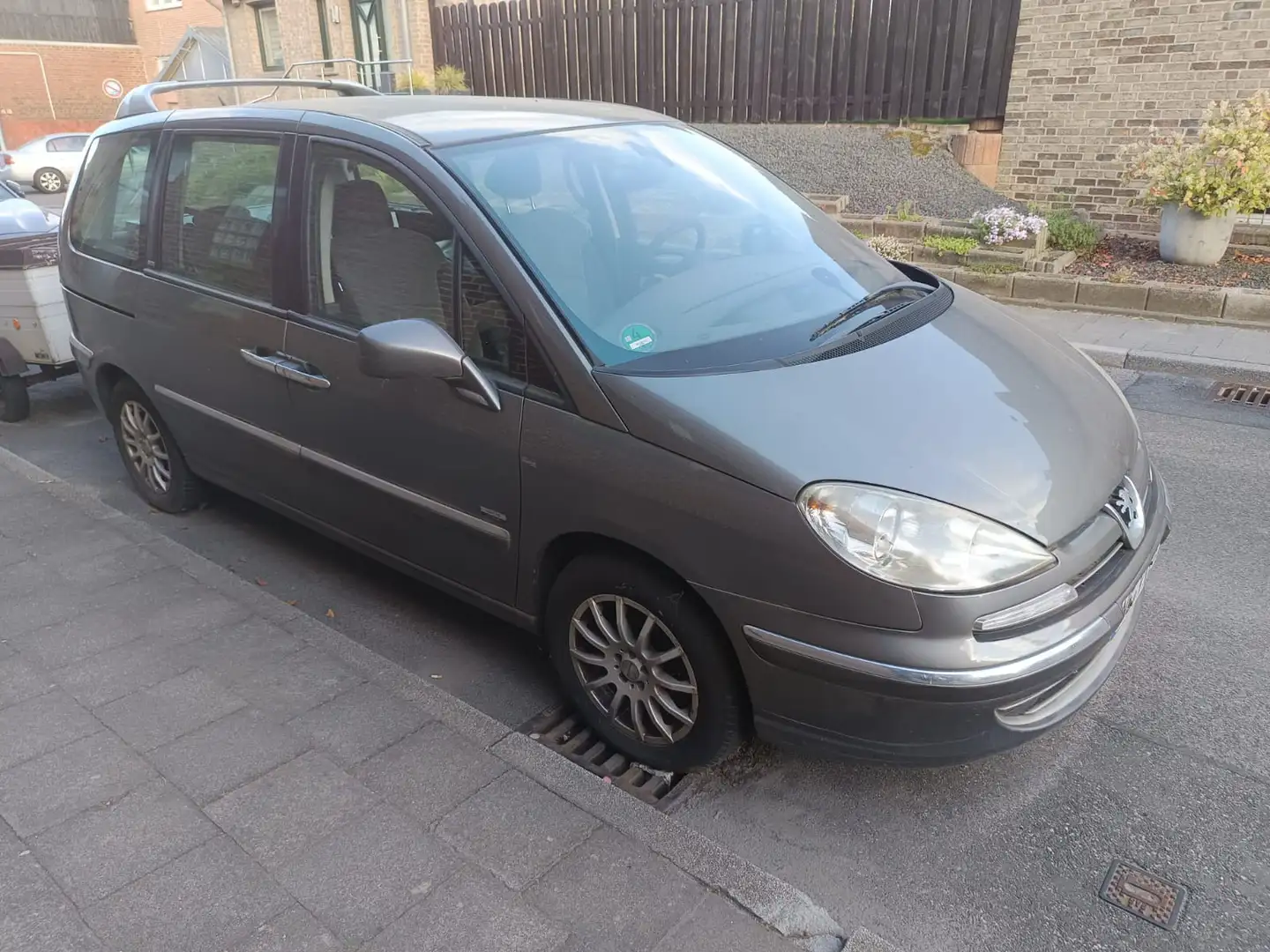 Peugeot 807 HDi 130 Esplanade Gris - 1