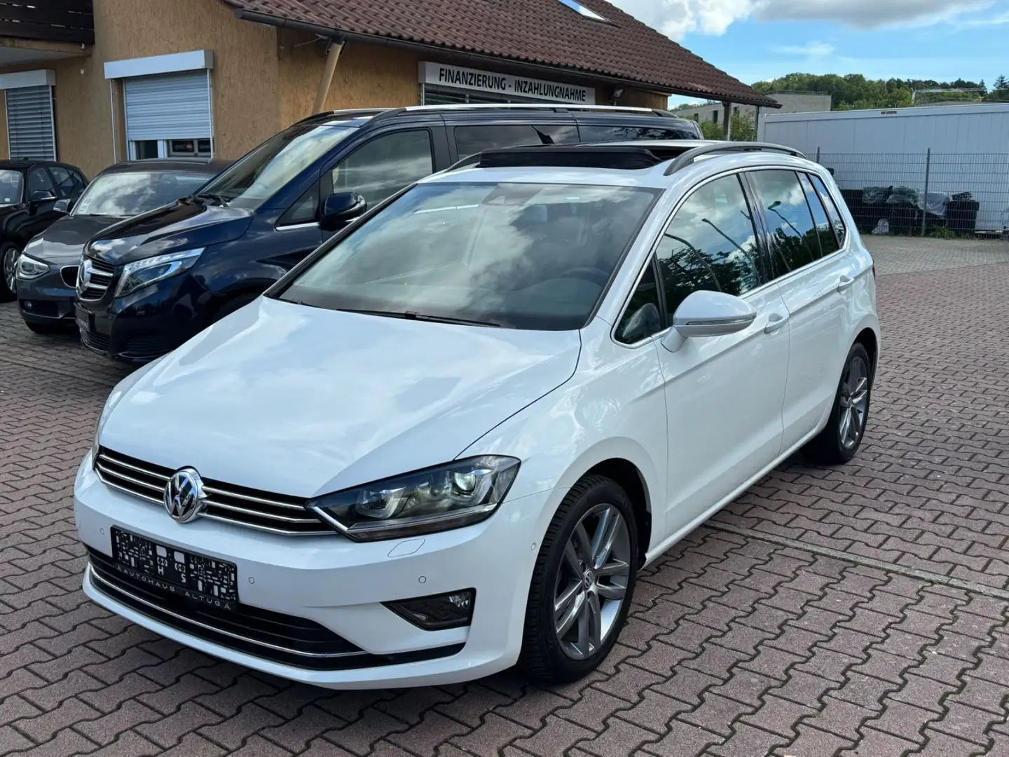 Volkswagen Golf Sportsvan Highl.+AHK+ACC+PANO+CAM+XENON+PDC Blanco - 1