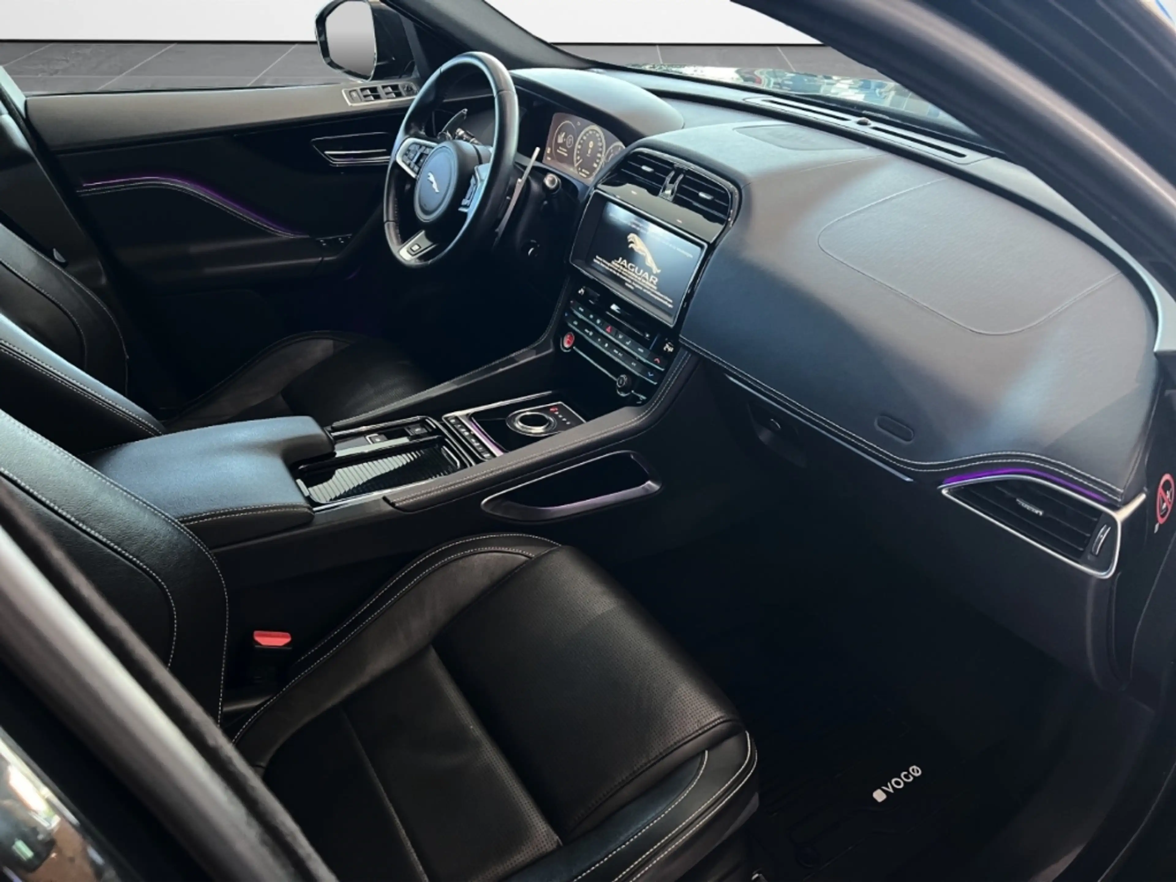 Jaguar F-Pace 3.0l v6 R-Sport AWD/Keyless/SitzHz — photo 13