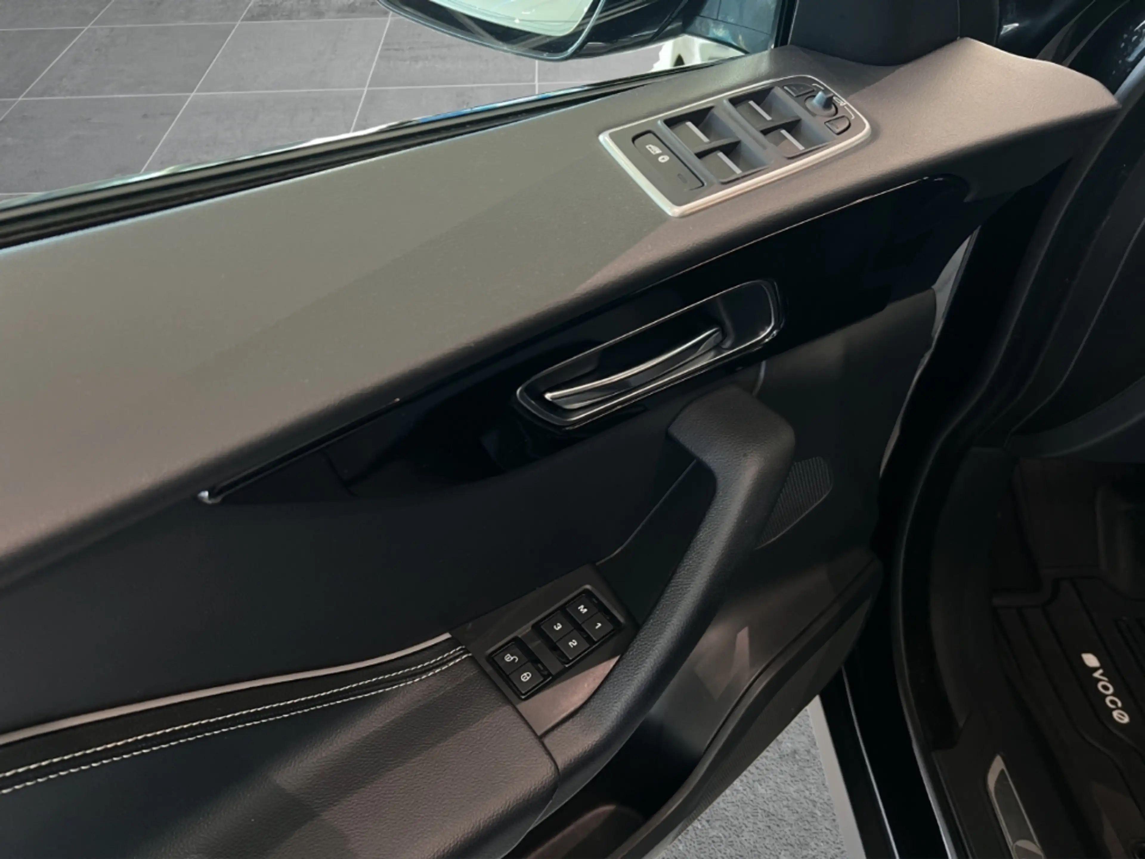 Jaguar F-Pace 3.0l v6 R-Sport AWD/Keyless/SitzHz — photo 9