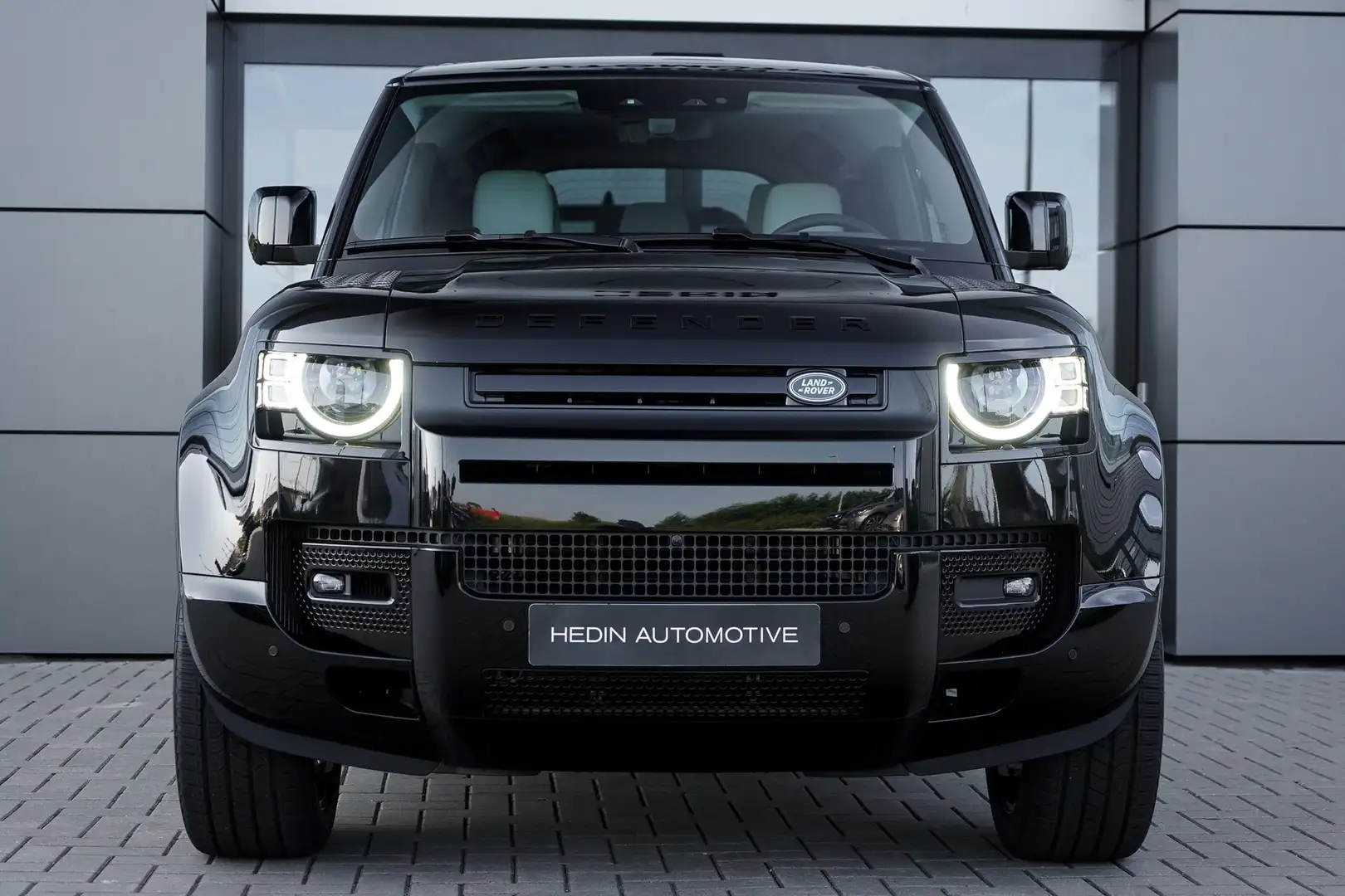 Land Rover Defender 110 P300e 110 X-Dynamic SE | Elektrisch Panoramada Zwart - 2