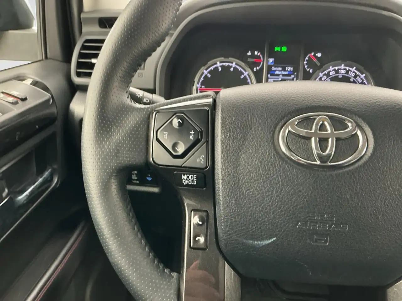 Toyota 4-Runner снимка Toyota 4-Runner