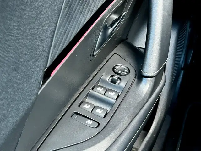 Peugeot 2008 view 18