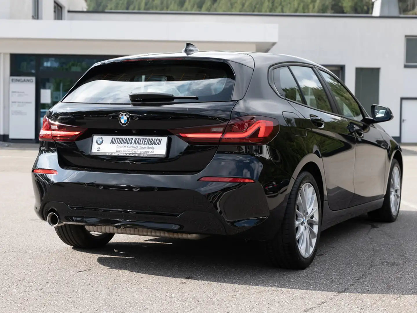 BMW 118 i Advantage AHK HUD ACC LED NAVI KAMERA Schwarz - 2
