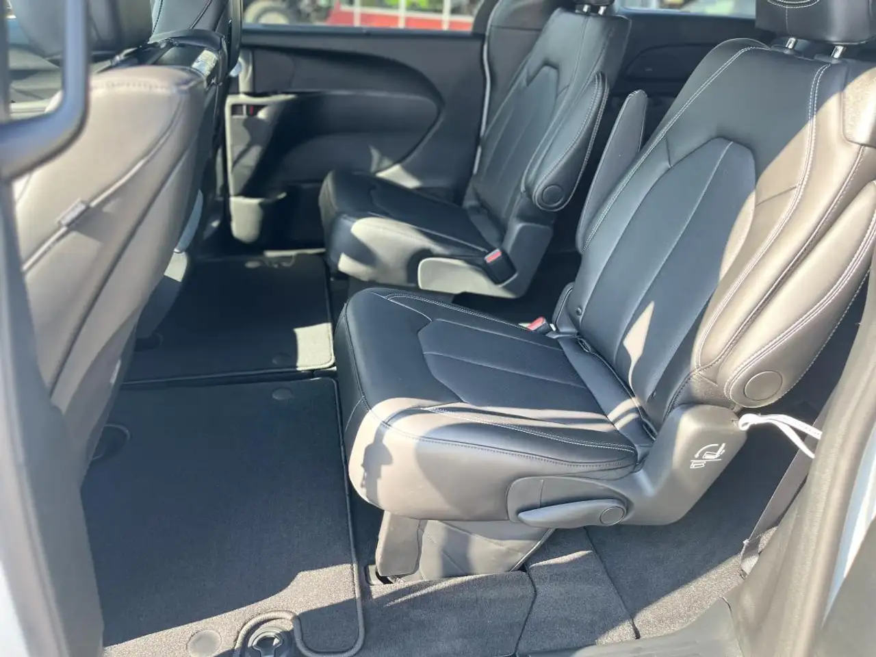 Chrysler Pacifica photo Chrysler Pacifica