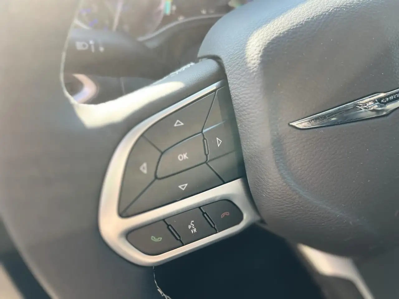 Chrysler Pacifica photo Chrysler Pacifica
