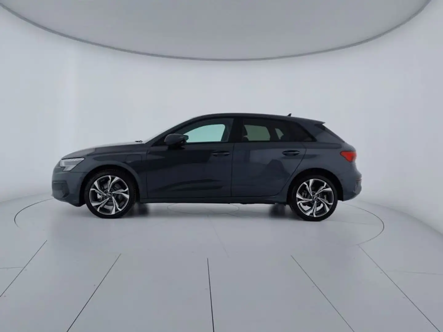 Audi A3 SPB 40 TFSI e S tronic Business Advanced Grigio - 2