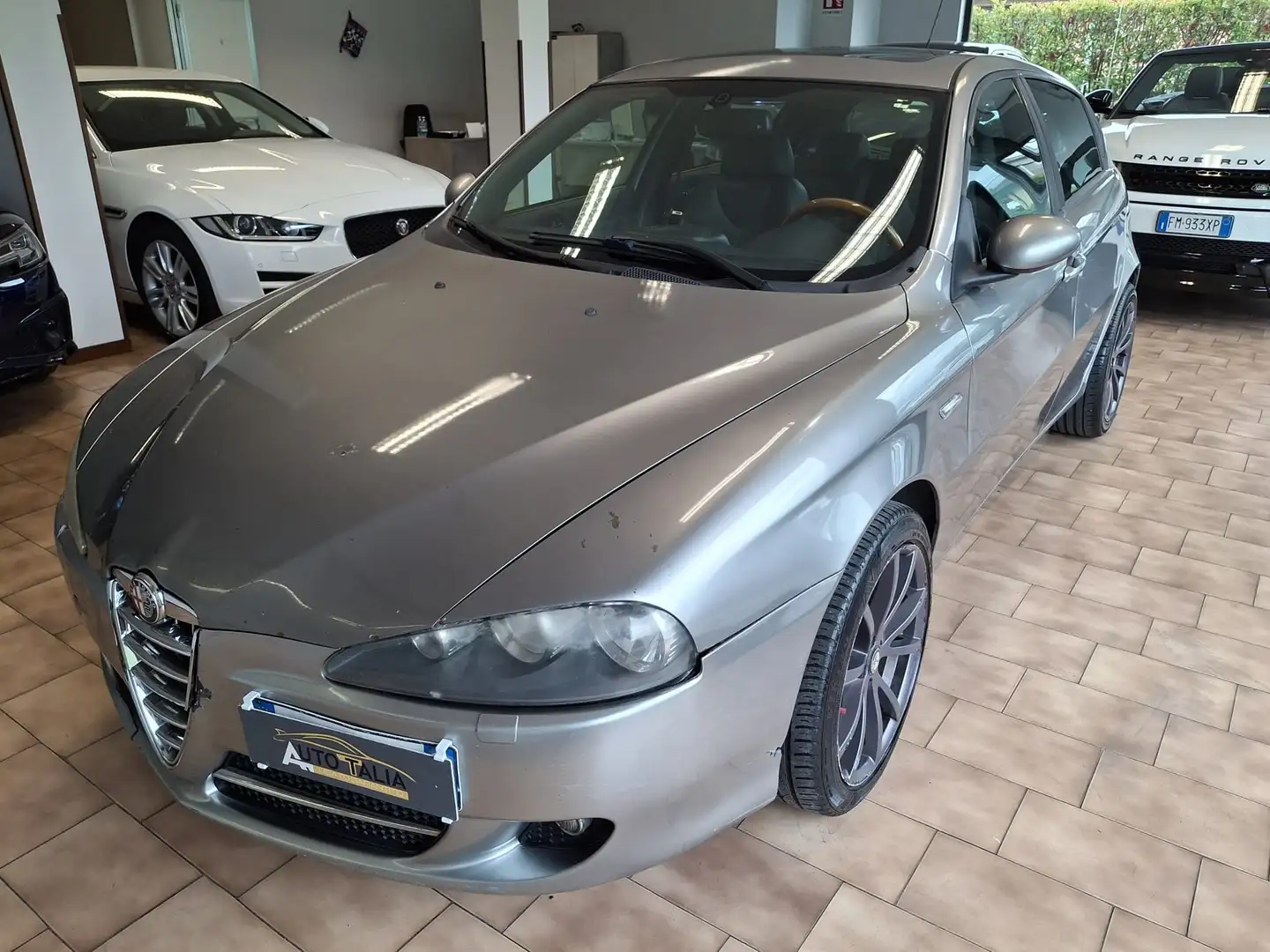 Alfa Romeo 147 * 5p 1.9 jtd mjt Exclusive 150cv Gris - 1