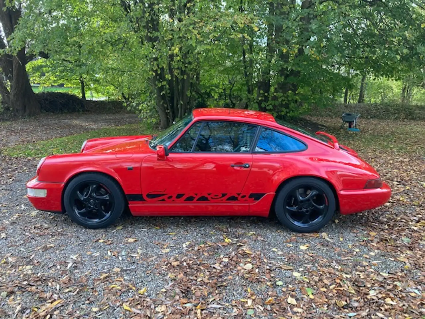 Porsche 911 Carrera 4 Rot - 1