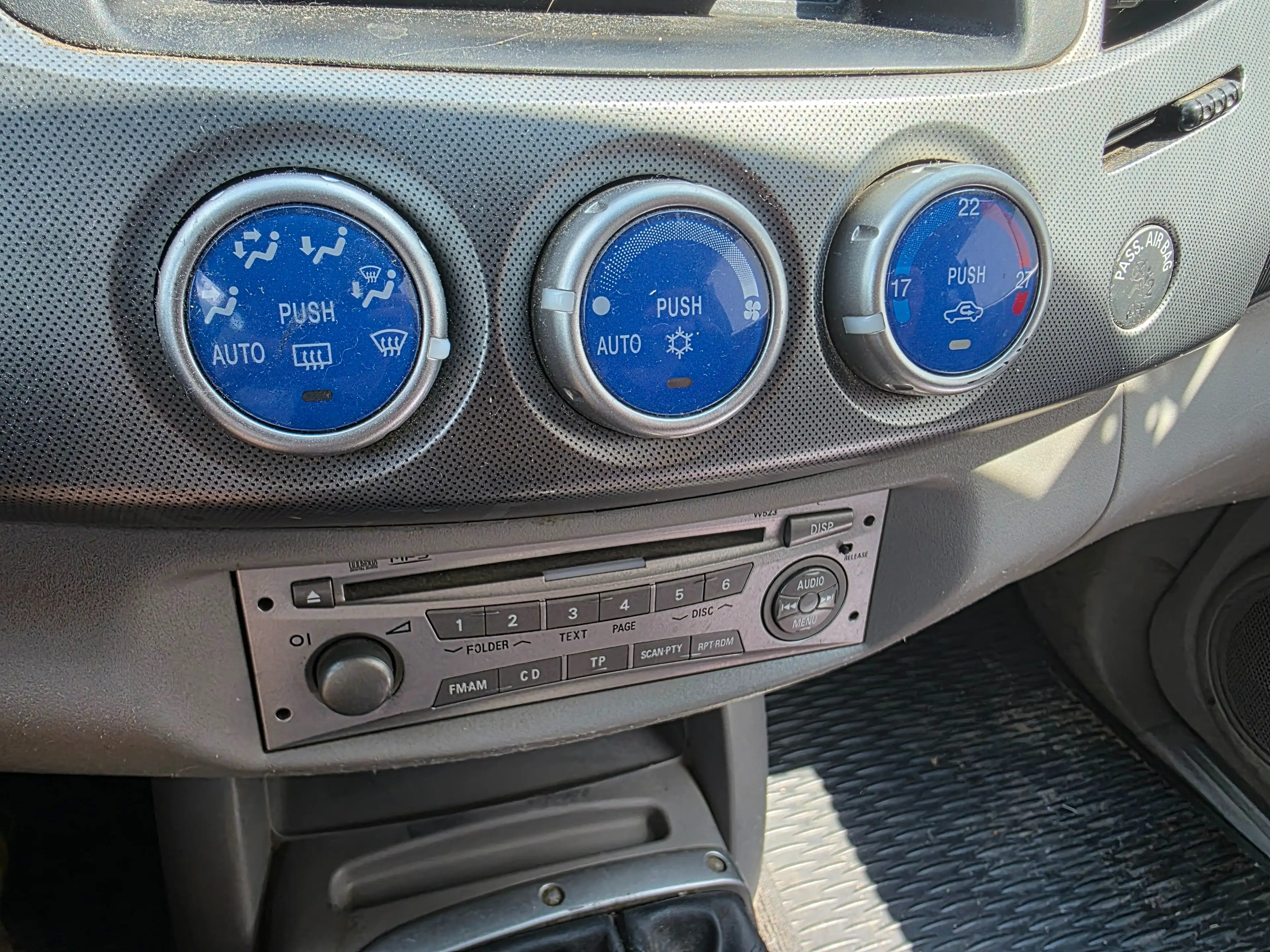 Mitsubishi L200 — photo 8