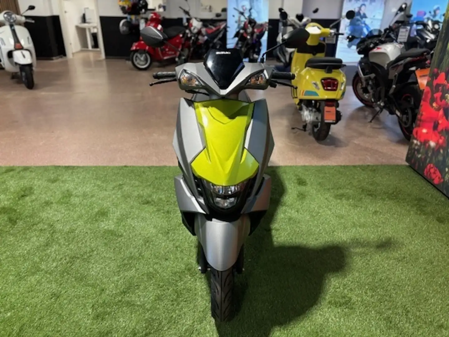 Suzuki AVENIS 125 Gris - 1