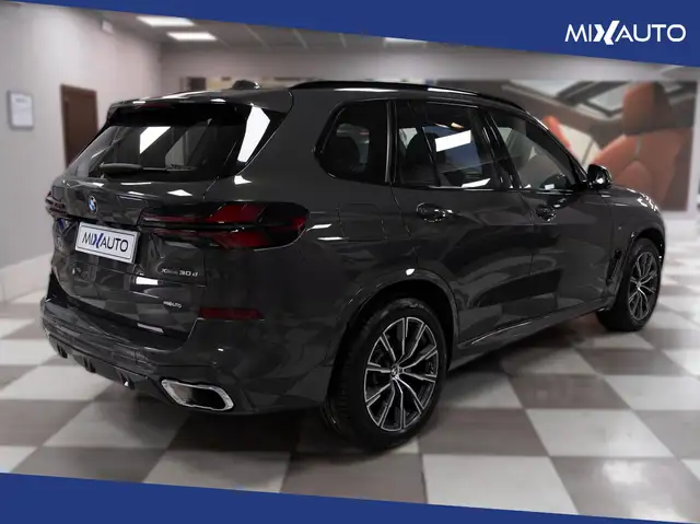 BMW X5 view 5